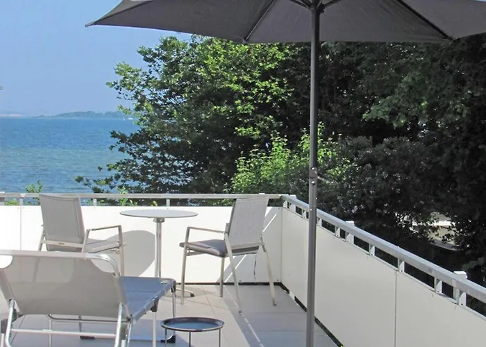 Villa Vilmblick - Wohnung 07 mit Terrasse und Boddenblick